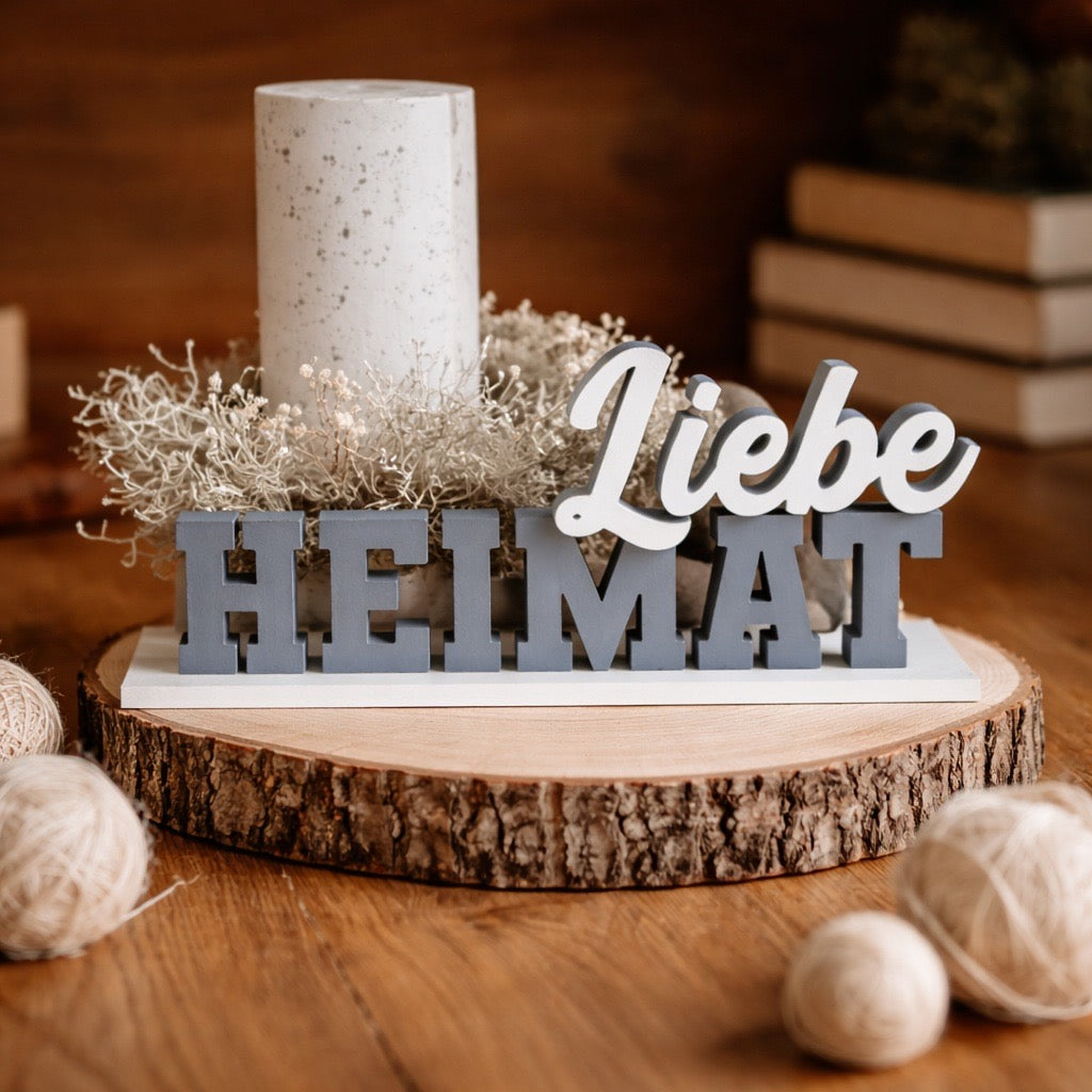 🤍 „Heimat Liebe“ Schriftzug – Dekoratives Statement